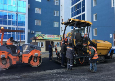 В Якутске подходят к концу работы по асфальтированию жилых дворов /  Якутск Якутск Республика Саха (Якутия)