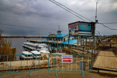 Трансфер пассажиров поезда через реку Лену на теплоходе продлили до 17 октября /    