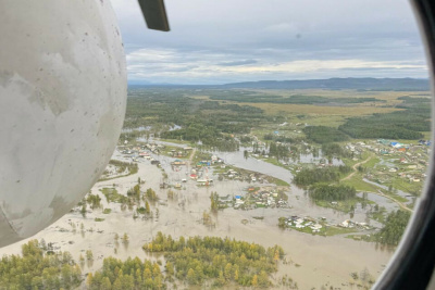 13 человек эвакуировали спасатели из зоны затопления в Оймяконском районе / ЯСИА   