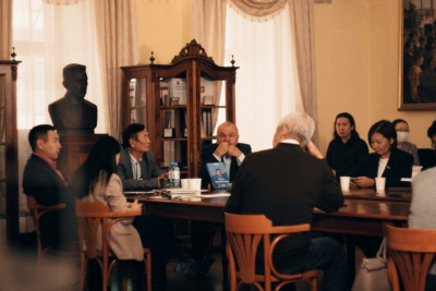 Вышла в свет книга Николая Лугинова «Мать Чингисхана» /    