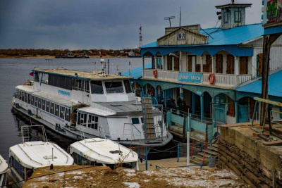 Трансфер пассажиров поезда через реку Лену продлили до 20 октября /    