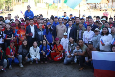 Глава Якутии встретился с активной молодежью на турслете «Турсун-2025» /    