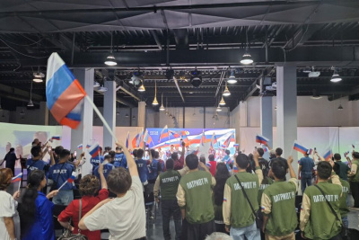 В Якутске прошло торжественное мероприятие «Гордо реет флаг российский…» / Николай Борисов   