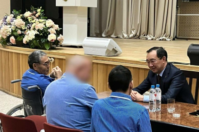 Айсен Николаев рассказал о встрече с ранеными бойцами добровольческого отряда «Боотур» /    