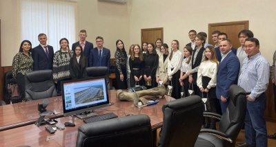 Школьники знакомились с профессионалами горного производства /  Мирный  