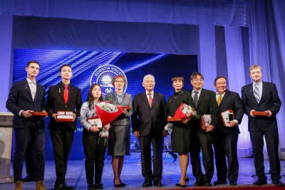 В день рождения первого президента Якутии будут награждены стипендиаты «Знанием победишь» /  Якутск Якутск Республика Саха (Якутия)