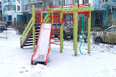 При поддержке «Газпром добыча Ноябрьск» в Ленске обустроили спортивно-игровую площадку /  Ленск Ленский Республика Саха (Якутия)