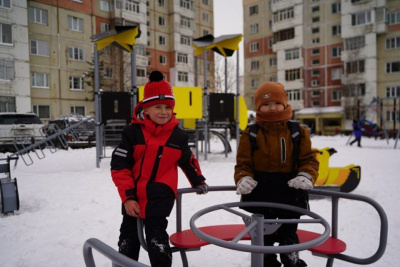 По программе «1000 дворов на Дальнем Востоке» в Нерюнгри благоустроили двор /   Нерюнгринский Республика Саха (Якутия)