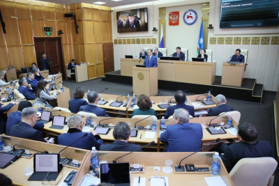 Парламент Якутии принял в первом чтении госбюджет республики на 2023–2025 годы /    