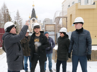 Стройки уходят в зиму /  Мирный  