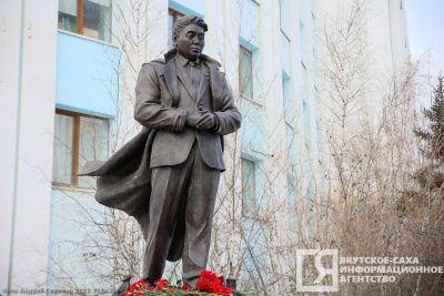 В Якутске открыли памятник легендарному промышленнику Тарасу Десяткину /  Якутск Якутск Республика Саха (Якутия)