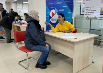 В Якутске прошла акция по трудоустройству студентов «Студенческий десант» /  Якутск Якутск Республика Саха (Якутия)