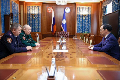 Главе Якутии представили нового руководителя территориального органа Росгвардии /    