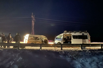Детей, пострадавших в крупном ДТП в Амгинском районе, привезли в Якутск /    
