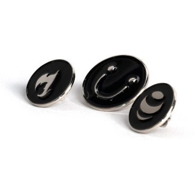 комплект из трёх значков