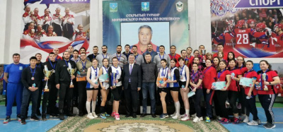 Три дня над сеткой /  Мирный  