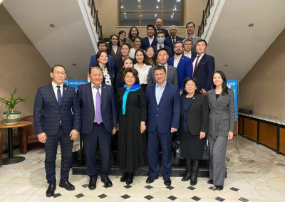 Реализацию проектов обсудили на заседании молодёжного правительства Якутии /    