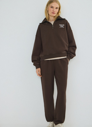 Базовые джоггеры, Коричневый
