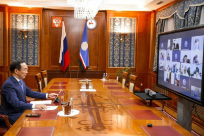 Глава Якутии поручил в срок завершить переселение из аварийного жилья /    