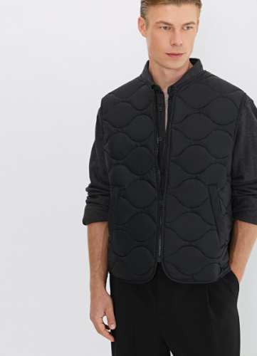 Стёганый утеплённый жилет, Черный