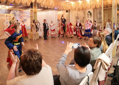 Я, ты, он, она – вместе дружная семья! /  Мирный  