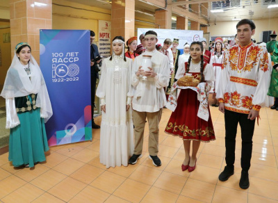 Студенты научат обряд понимать /  Мирный  