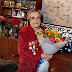 99 лет исполнилось почетному гражданину Мирнинского района Нине Ильиничне Провоторовой /  Мирный  