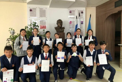 Из Якутии с любовью: школьники отправили свыше пяти тысяч писем в поддержку бойцов спецоперации /    