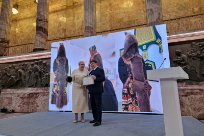 Якутия передала Российскому этнографическому музею комплект женской национальной одежды /  Санкт-Петербург Город Санкт-Петербург Санкт-Петербург