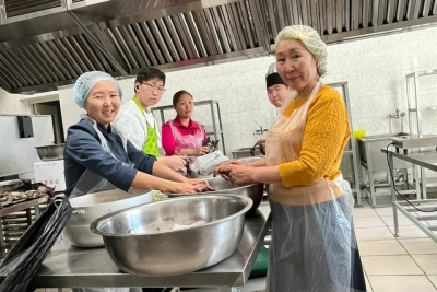 Якутяне организовали помощь раненым землякам, находящимся в госпиталях вне республики /    