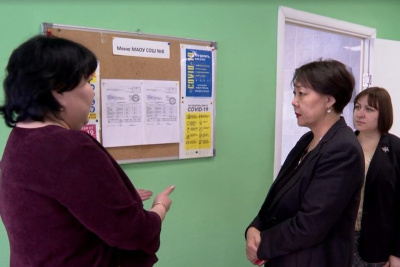 ​Туйаара Васильева проверила реализацию мер поддержки семей военнослужащих в Мирнинском районе /   Мирнинский Республика Саха (Якутия)