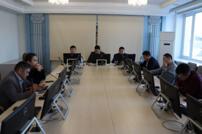 Перегруз на дорогах Якутии. В Минтрансе встретились с перевозчиками /    