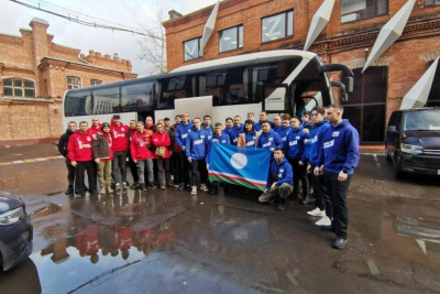 Молодогвардейцы Якутии продолжают помогать военнослужащим и мирным жителям ДНР и ЛНР /    