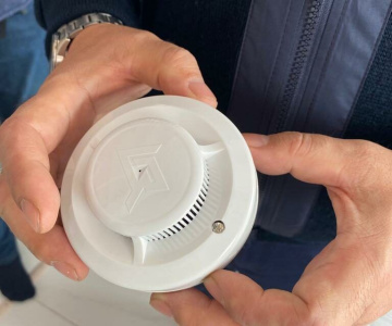 Более шести тысяч пожарных извещателей установили в домах якутян /    