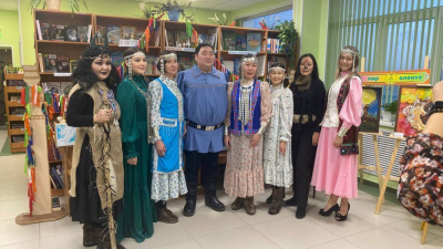 Впервые в Удачном соревновались олонхосуты /  Мирный  