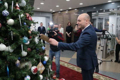 Елка добра: время совершать волшебные добрые поступки /  Мирный  