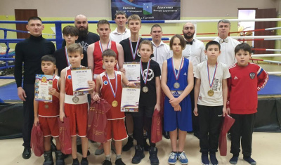 Боксеры в Удачном разыграли 37 наград /  Мирный  