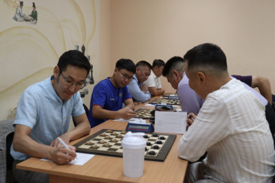 Чемпионы мира участвуют в чемпионате Якутии по русским шашкам / Дьулустаан Сергеев Якутск Якутск Республика Саха (Якутия)