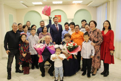 Семья Афанасьевых: 50 счастливых лет /  Мирный  