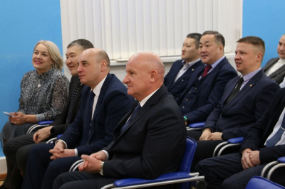 Там где ходят медведи, охотники и...электромонтеры /  Мирный  