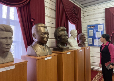 В доме-музее Ярославского открыли выставку к 100-летию образования ЯАССР /    