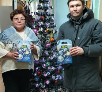 В Амгинском районе семьи получили подарки от партийца ЛДПР Артема Тюнькова /   Амгинский Республика Саха (Якутия)