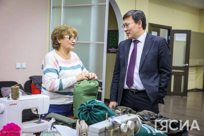 Швеи-волонтёры из Якутии готовят очередную партию тёплой одежды для участников СВО /    