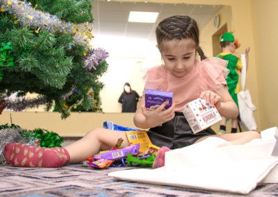 Маленькие жители Якутии получили новогодние подарки «Газпром добыча Ноябрьск» /    