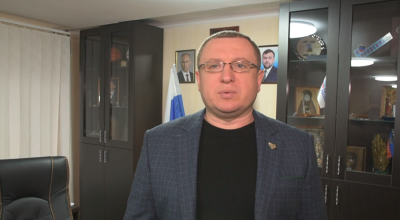 Глава администрации города Кировское поздравил жителей Якутии с Новым годом /    