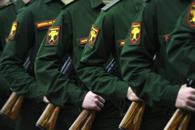 Вступил в силу указ об увеличении численности ВС России / ЯСИА   