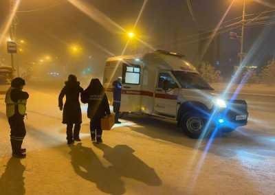 В Якутске сотрудники ГИБДД спасли женщину в сорокаградусный мороз / ЯСИА Якутск Якутск Республика Саха (Якутия)