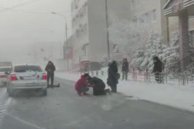 Ребенок, пострадавший в ДТП на ул. Ярославского в Якутске, доставлен в РБ1 / Николай Борисов Якутск Якутск Республика Саха (Якутия)