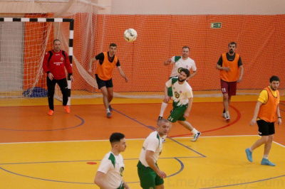 Удачный: в мини-футболе победили спасатели /  Мирный  