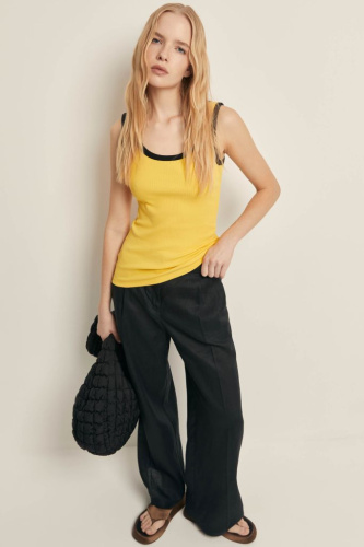 Майка с контрастной отделкой